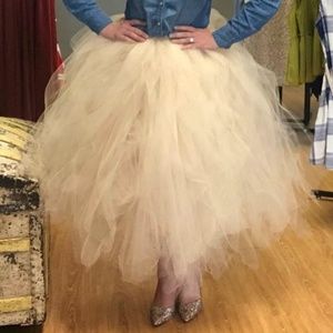 Ladie's Tea Length Tulle Skirt
